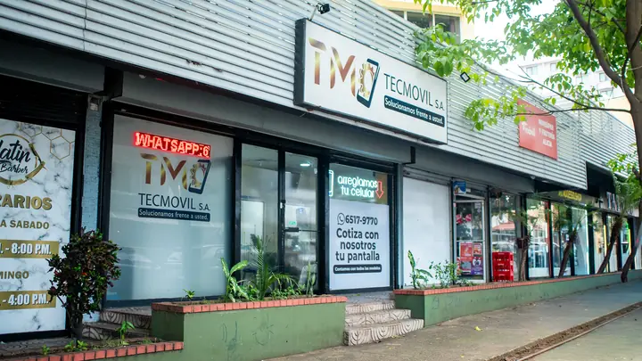Fachada del local de Tecmovil S.A.